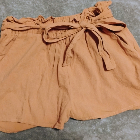 Women's 2 Piece Shein Paperbag Waist Tie Shorts - Rust And Flowy Top - Picture 9 of 10